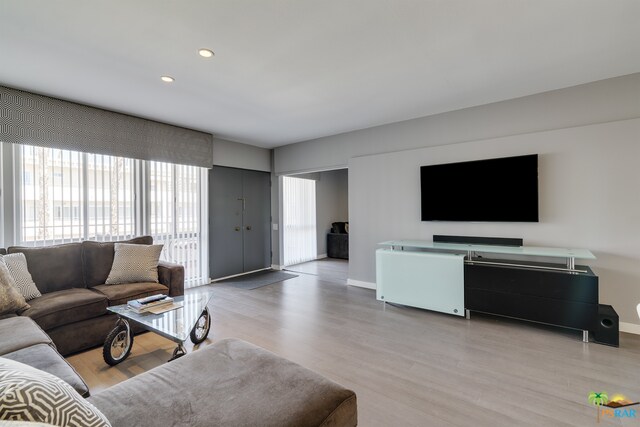 Foto del edificio - 277 E Alejo Rd