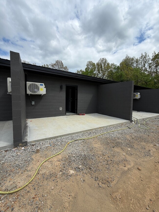 Building Photo - 218 Wright Ave