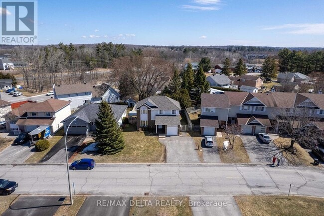 Building Photo - 271 Bonavista St