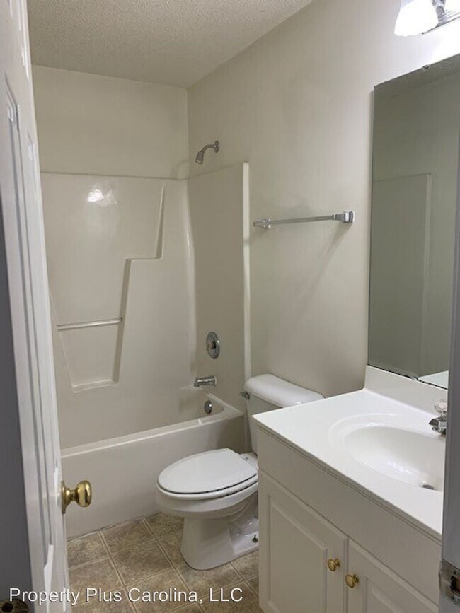 Building Photo - 4621 McClelland Dr