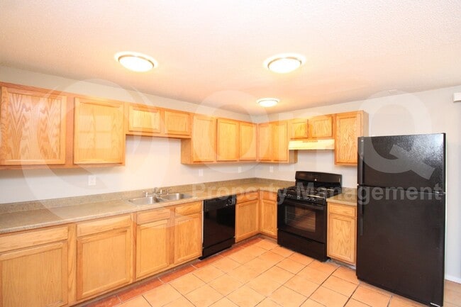 Building Photo - 8128 W Earll Dr