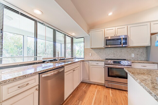 Building Photo - 607 SW Lucero Dr