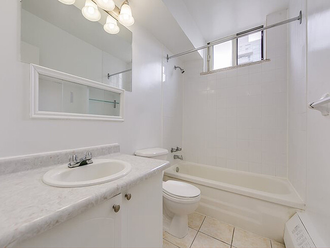 2B Bathroom - 22 Oakmount