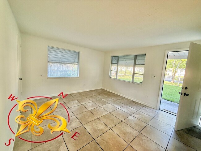Foto del edificio - Spacious 4-Bedroom Home with Dual Living A...