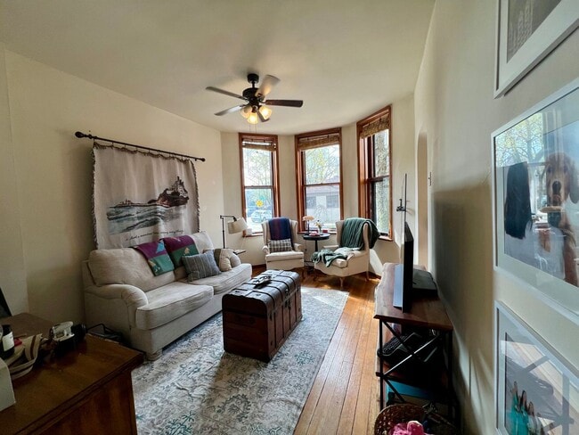 Photo - 1902 W Cortland St Apartment