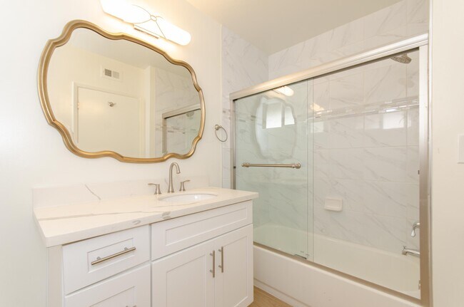 Foto del edificio - 8040 W 83rd St