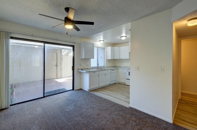 Foto del edificio - 4676 E Alamos Ave