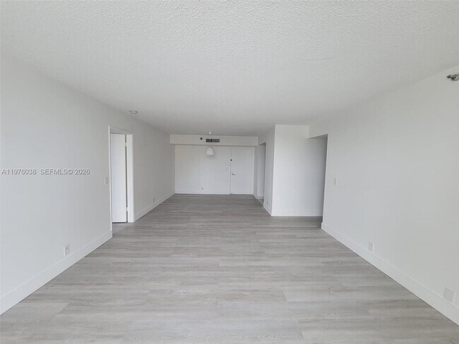 Foto del edificio - 3300 NE 191st St