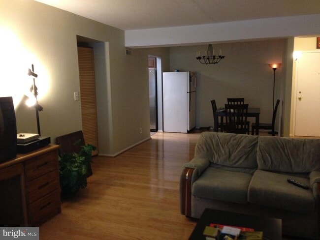 Building Photo - 7680 Tremayne Pl