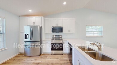 Building Photo - 450 Aquatic Dr