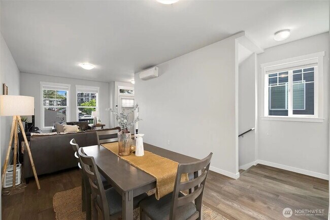 Foto del edificio - Modern 2-Bed, 2.5-Bath in Prime Location -...