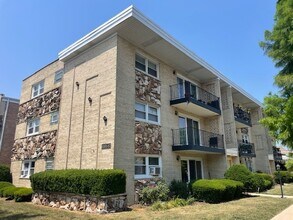 Building Photo - 6587 N Northwest Hwy