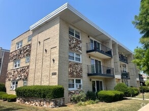 Building Photo - 6587 N Northwest Hwy