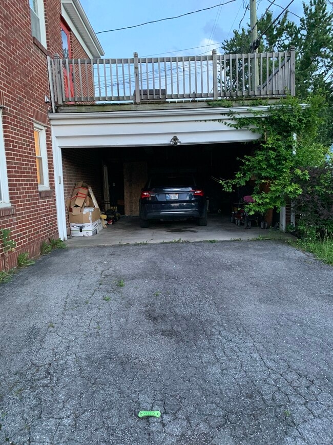 Building Photo - 111 W Sherwood Terrace