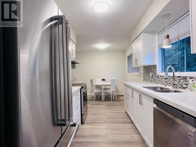 Photo du bâtiment - 243 Appleby Line