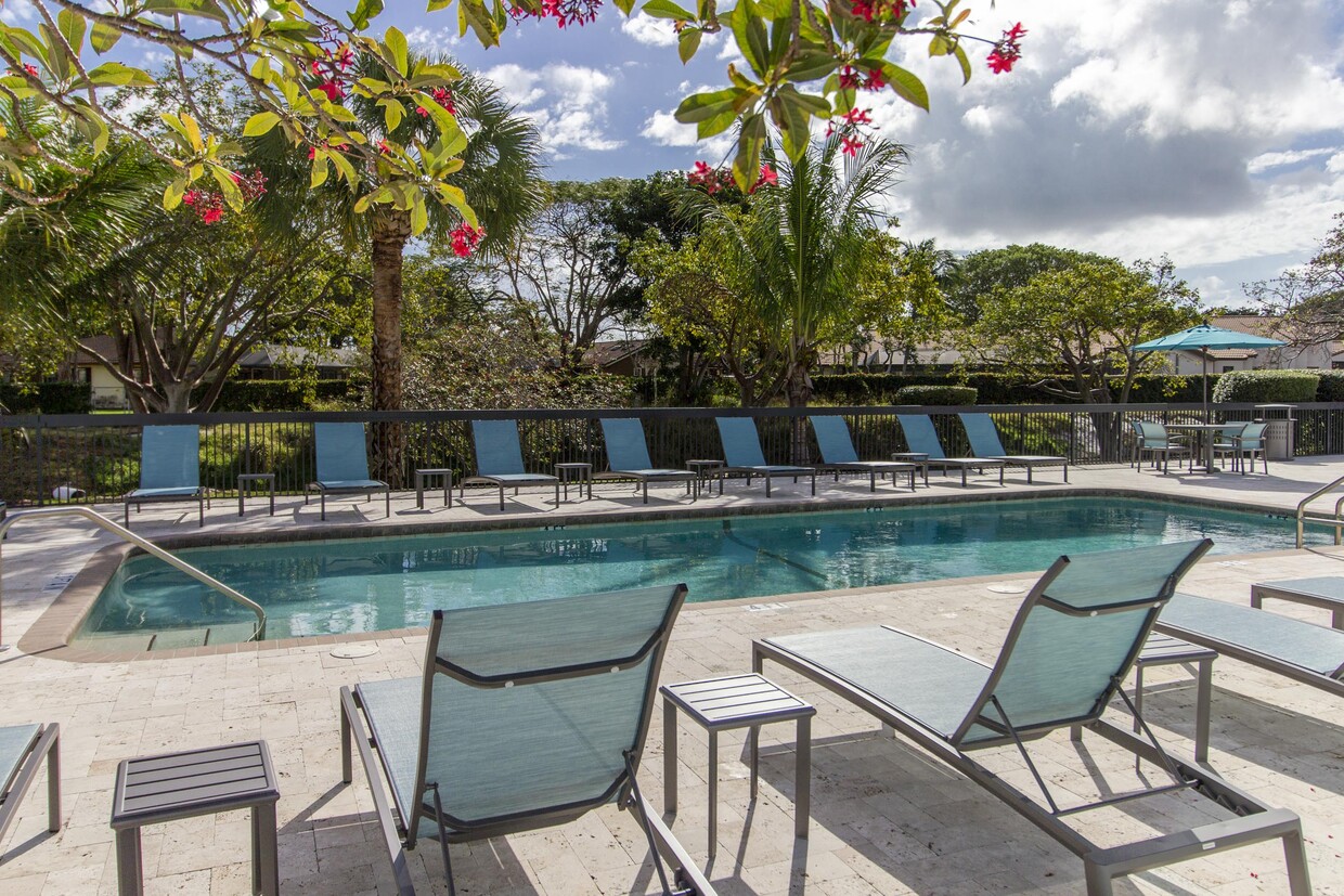 Lilac Village Crown Court la piscina - Lilac Village Boca Raton Apartments