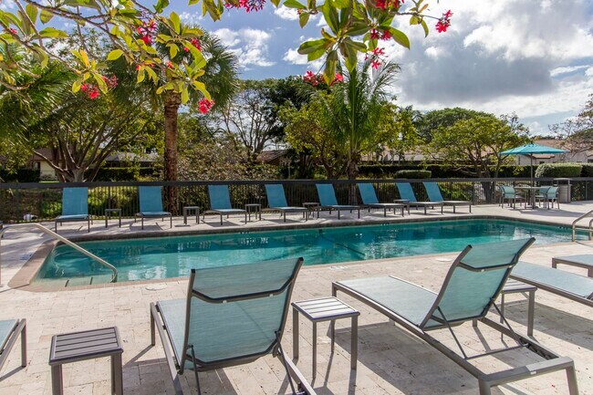 Lilac Village Crown Court la piscina - Lilac Village Boca Raton Apartments