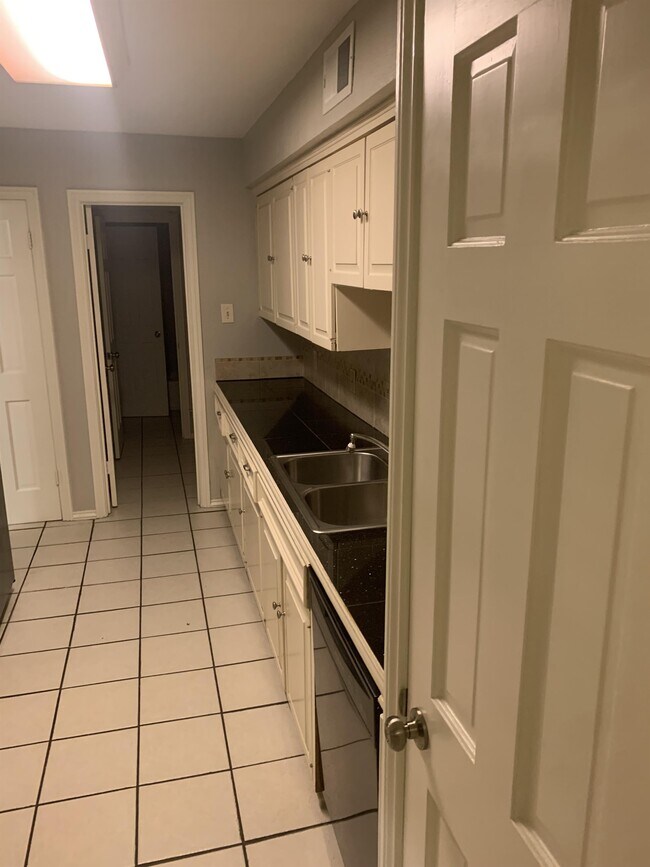 Foto del edificio - 3711 Colony Park Dr