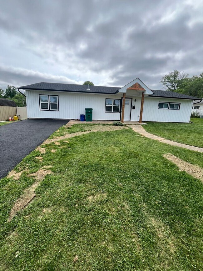 Building Photo - Beautiful brand new 4 bed 2 bath for Rent single home with yard in Levittown