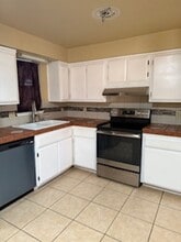 Building Photo - 1865 Putman Dr