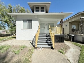 Building Photo - This beautifully updated 3-bedroom, 1-bath single-family home is ready for move-in!