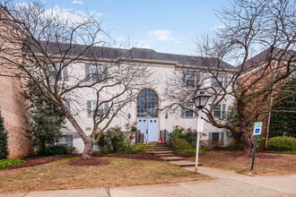 Building Photo - 864 College Pkwy