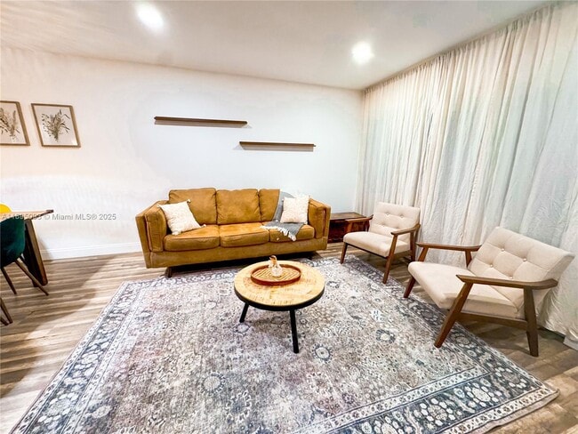 Foto del edificio - 1671 NE 142nd St