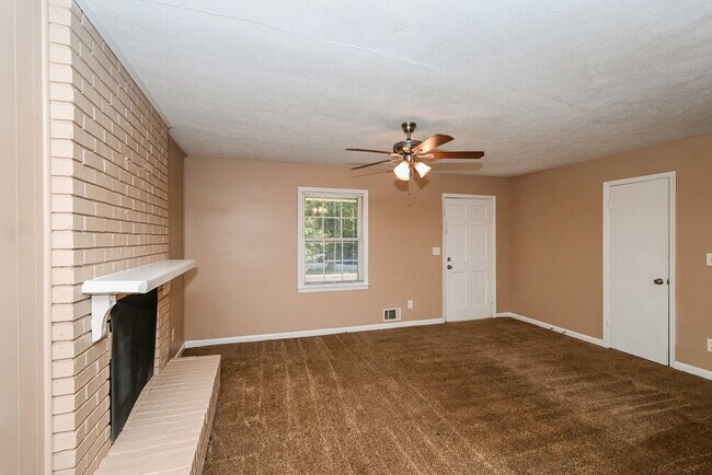 Building Photo - 6490 Executive Dr