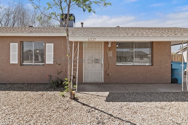 Building Photo - 6225 W Almeria Rd