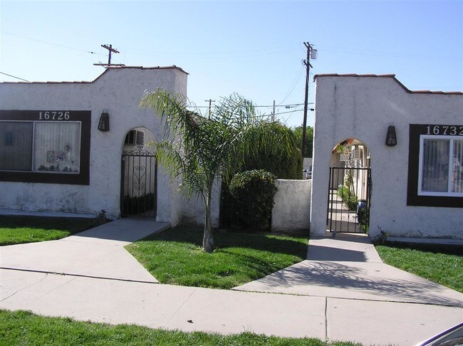 Building Photo - 16726-16732 Saticoy St