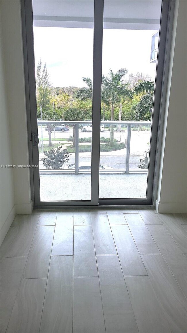 Building Photo - 2000 Metropica Wy