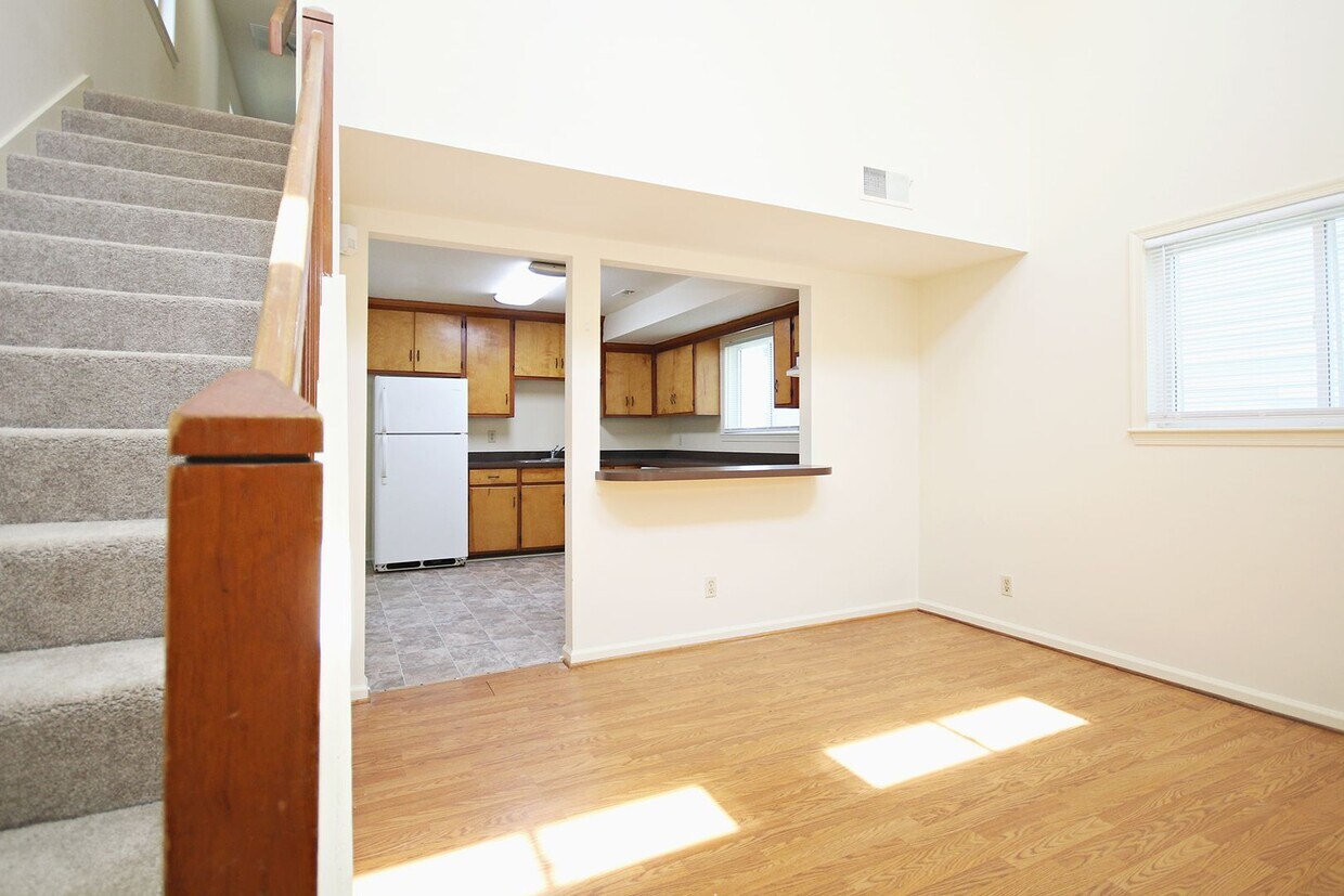 Primary Photo - Student-Friendly Home, Minutes From The Da...