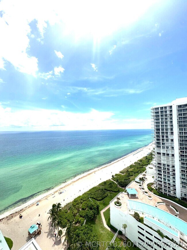 Building Photo - 16699 Collins Ave