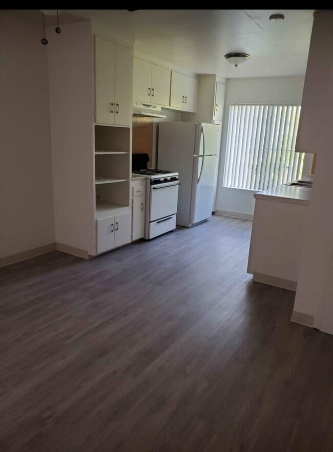 Kitchen - 4445 Rosebud Ln