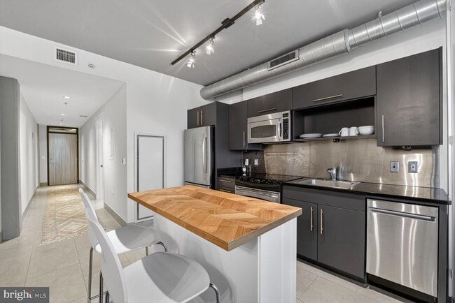 Building Photo - 1133 14th St NW