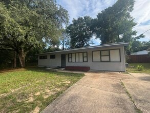 Building Photo - 143 Edwards Cir