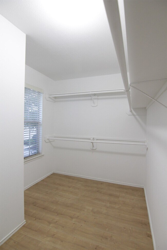 Foto del edificio - 8230 Golf Green Cir