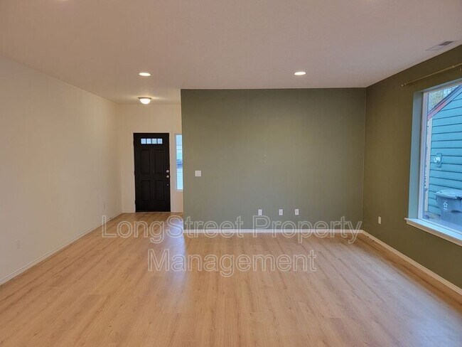 Building Photo - 1216 SW Walnut St