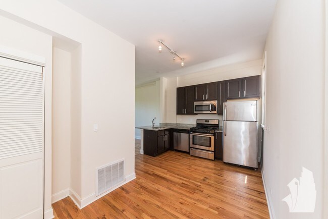 Foto del edificio - 2954 N Racine Ave