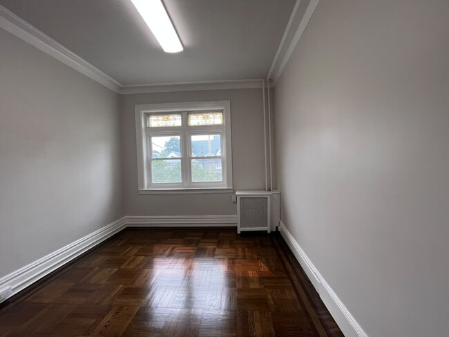 Building Photo - 729 Avenue A