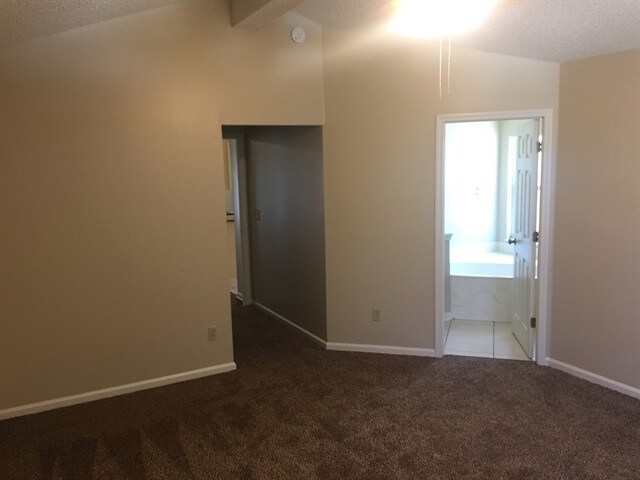 Building Photo - 8216 Leafcrest Dr