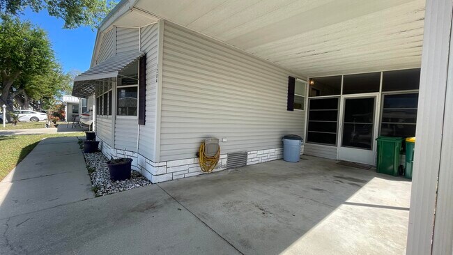 Building Photo - 1204 Calusa Dr