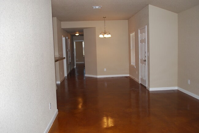 Building Photo - 1421Hopi