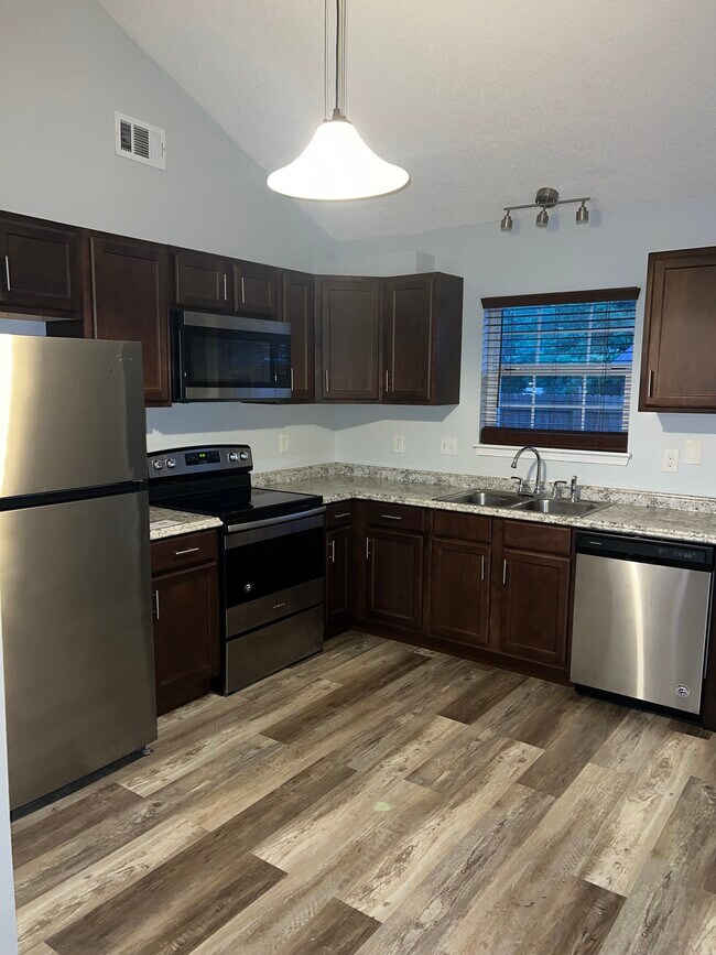 Building Photo - Pensacola Triplex