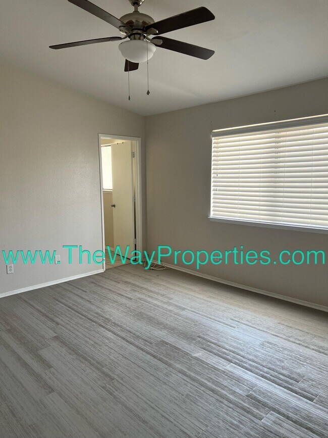 Building Photo - 13600 La Villa Dr