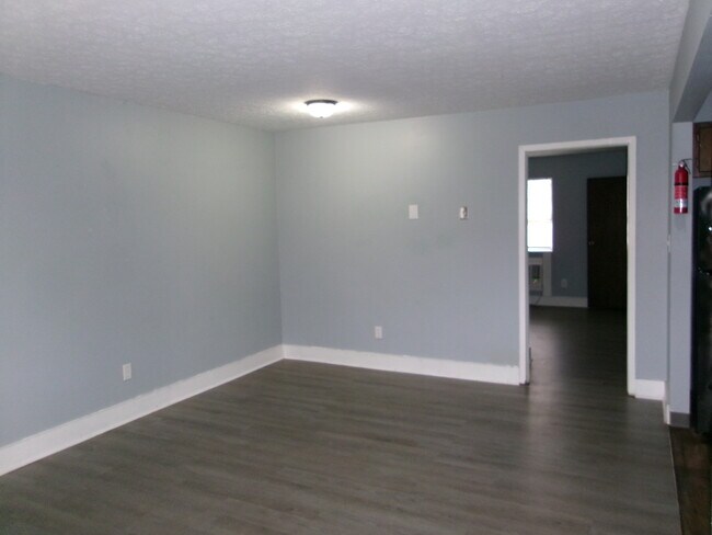 Foto del edificio - 204 N Warren St