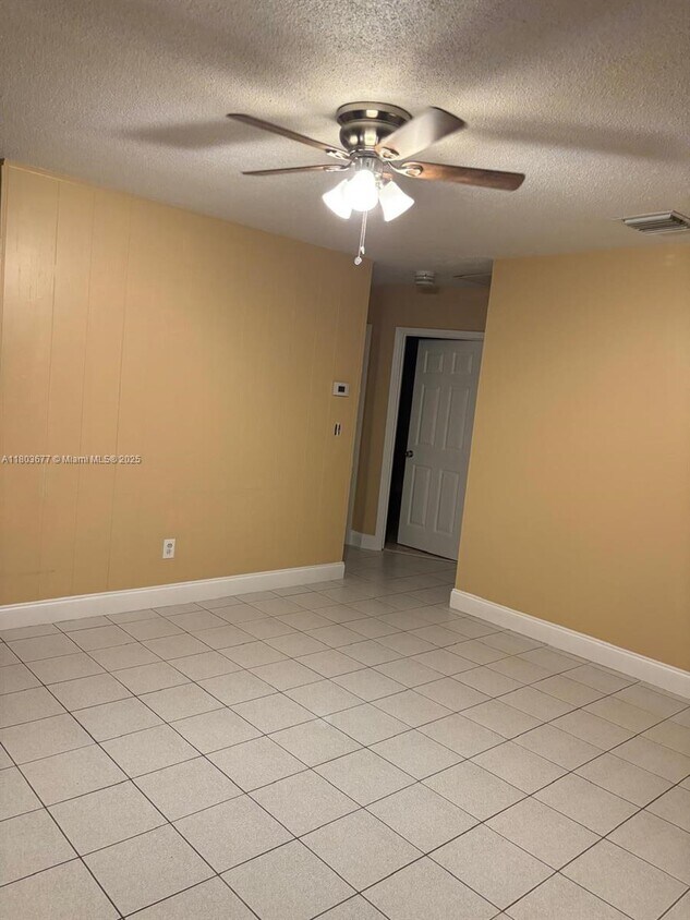 Foto del edificio - 6317 Pierce St