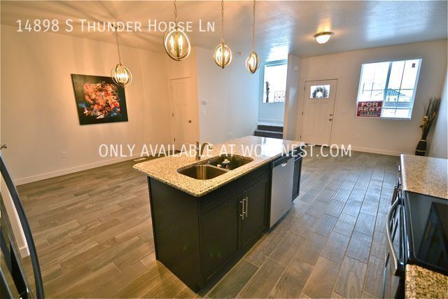 Foto del edificio - No Deposit Option! Incredible 3 Bedroom Bl...