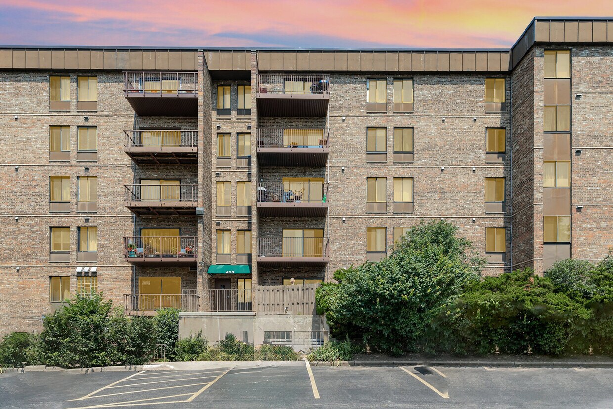 Foto principal - 425 Walnut Creek Rd