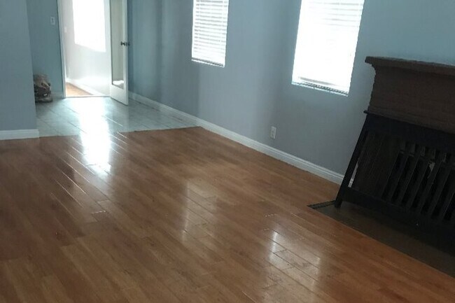 Foto del edificio - 7548 Lemp Ave